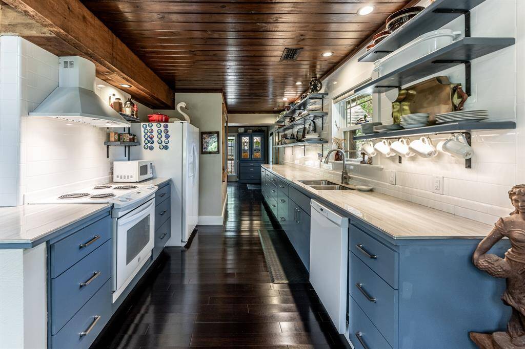 Looking from the dining room, through the kitchen an into the den. Kitchen also features a Ballard 31.5" undermount stainless steel sink and Moen Faucet.