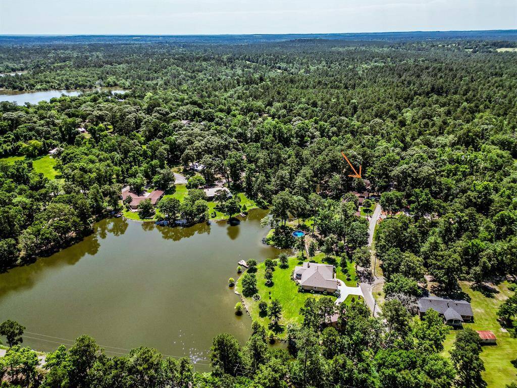 This shows a great picture of the neighborhood lake.