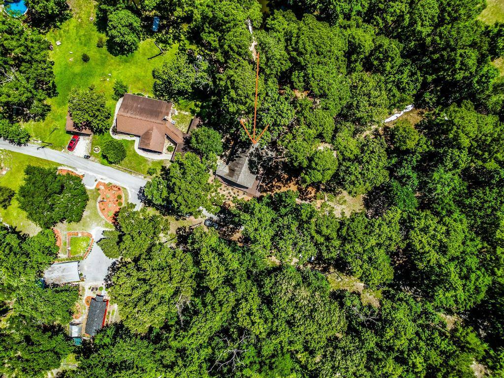 Lots of trees on the property make getting a true drone shot of the house very challenging.  You will always have plenty of shade!