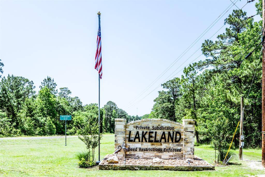 Beautiful entrance to one of the nicest neighborhoods anywhere on Lake Livingston or the Trinity River.