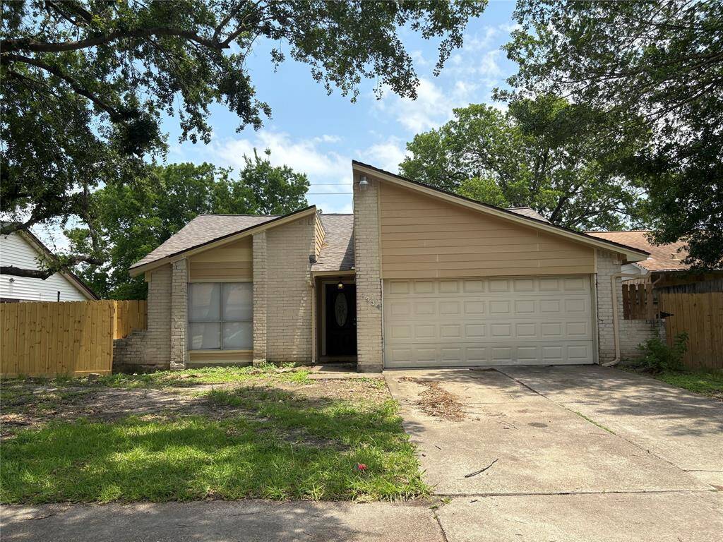 4934 Deerwood is a brick 3/2/2