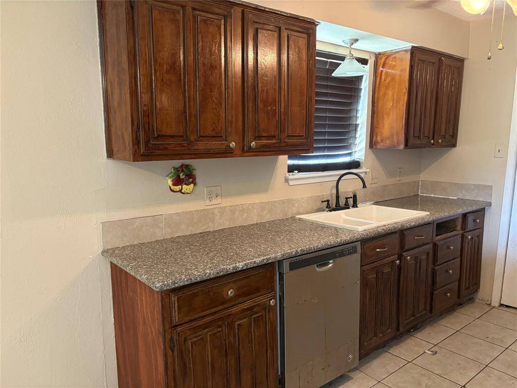 Kitchen has granite counters and stainless dishwasher