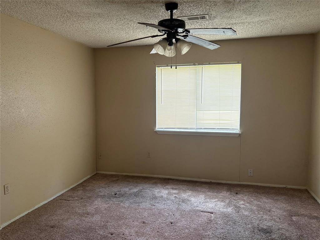 Primary bedroom with ceiling fan
