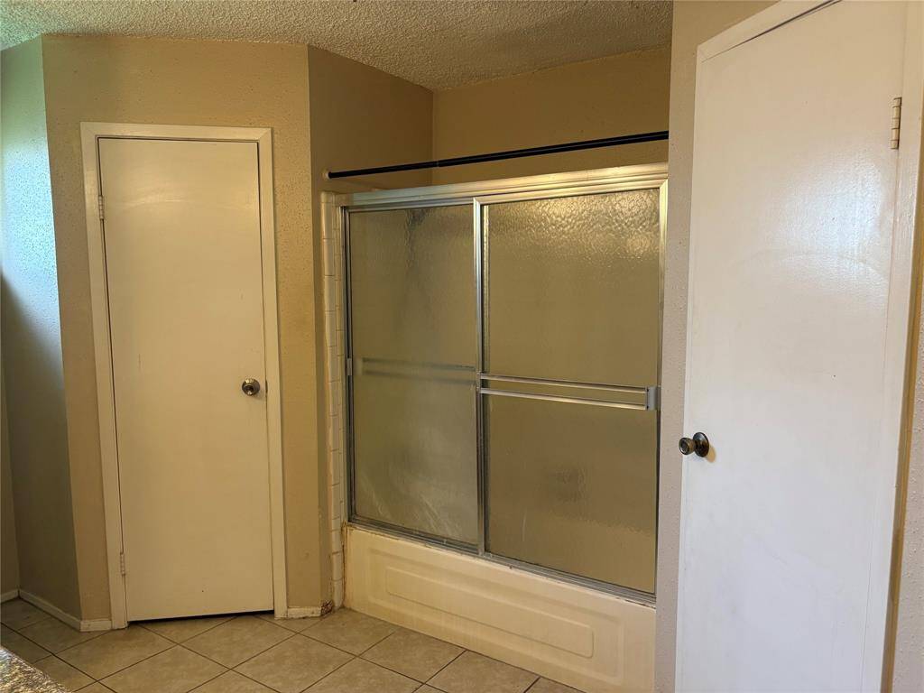 Primary bathroom has tub/surround and walk in closet