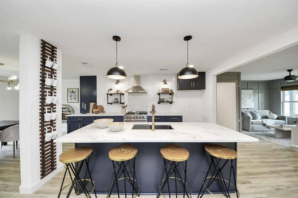 The focal point is a sleek island thatnot only provides additional counterspace but also serves as a casualgathering spot.