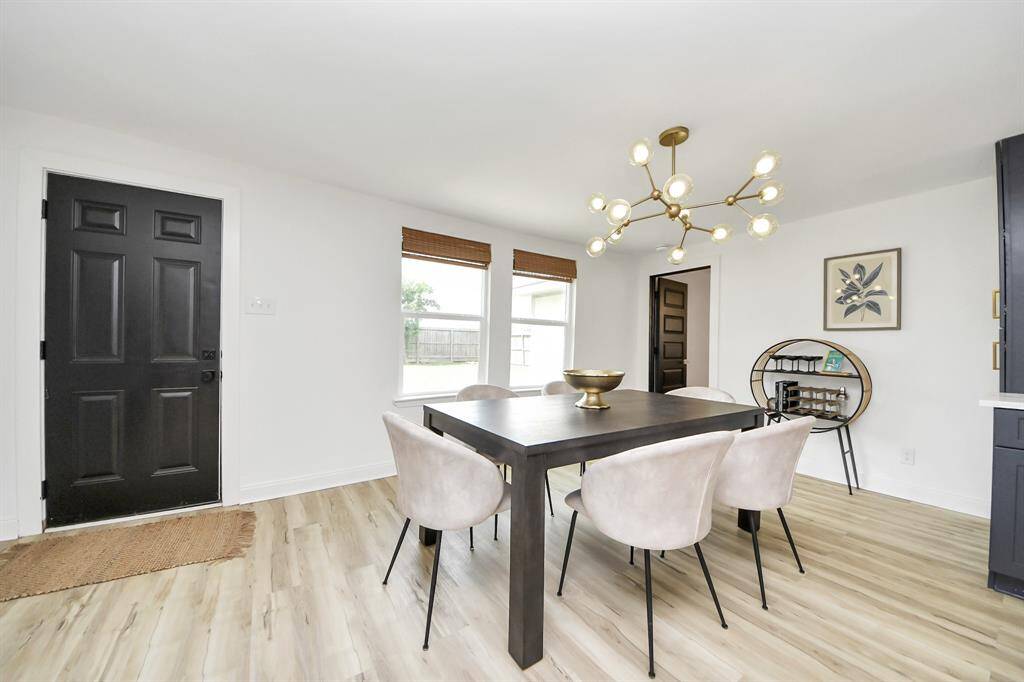 This thoughtfully designed homeseamlessly connects the kitchen witha charming dining area.
