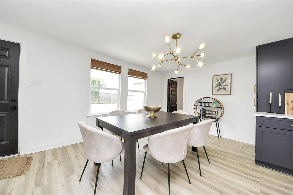 This thoughtfully designed homeseamlessly connects the kitchen witha charming dining area.