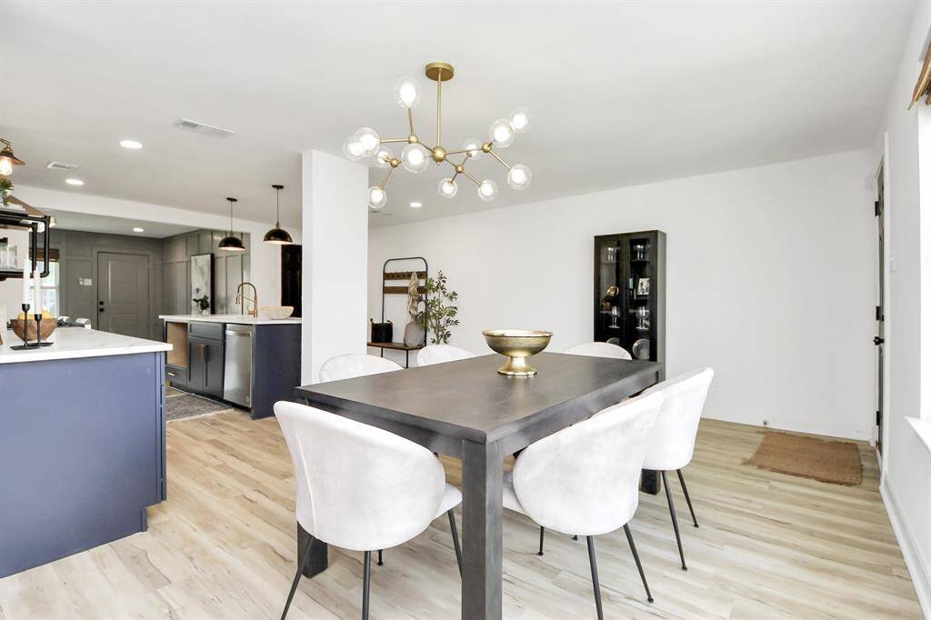 The room is enhanced by acaptivating chandelier.