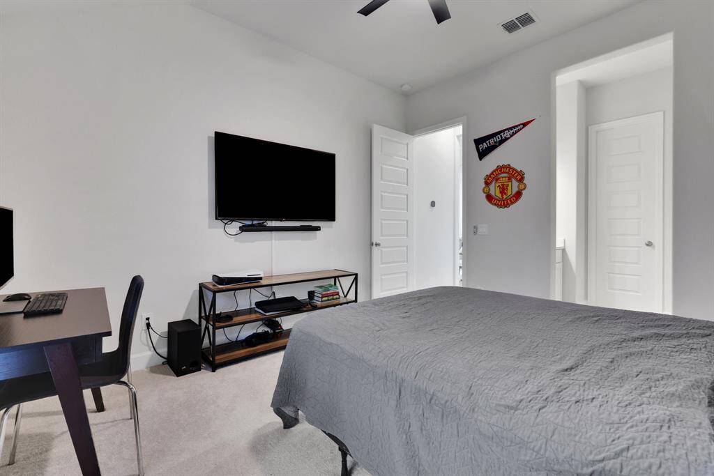 Secondary bedroom