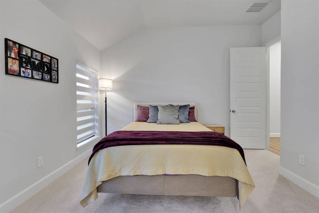 Secondary bedroom