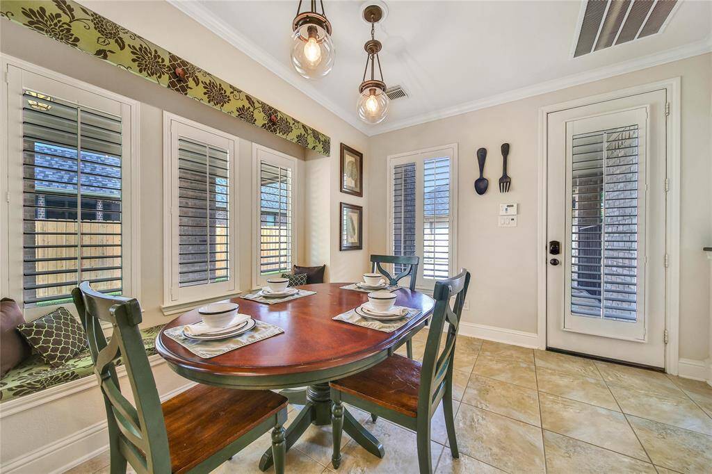 Light & Bright breakfast nook with window bench.