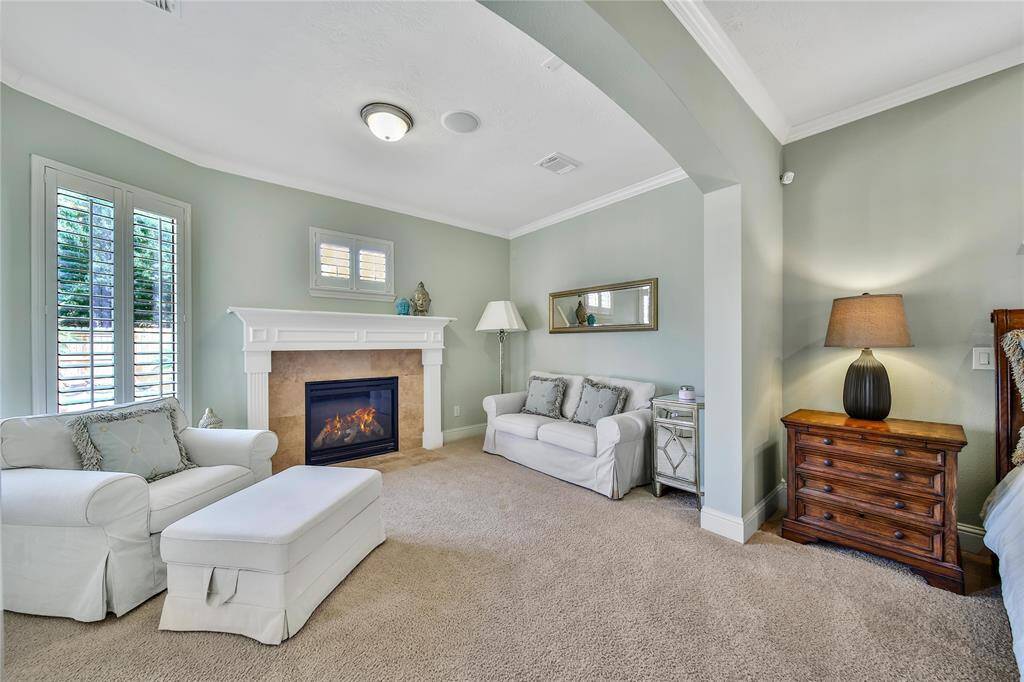The private sitting area with a gaslog fireplace is a cozy spot to enjoy your morning coffee or curl up with a good book in the afternoon. Dont let this Texas Heat fool you - it can get chilly in the winter and this fire place will be used a lot!