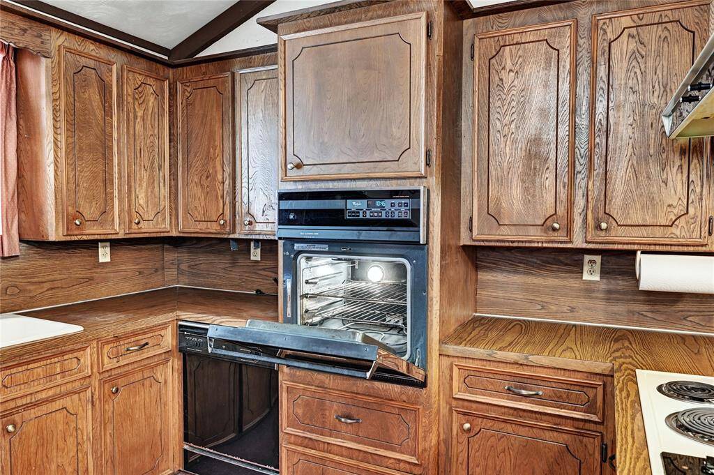 Plenty of work area in the kitchen