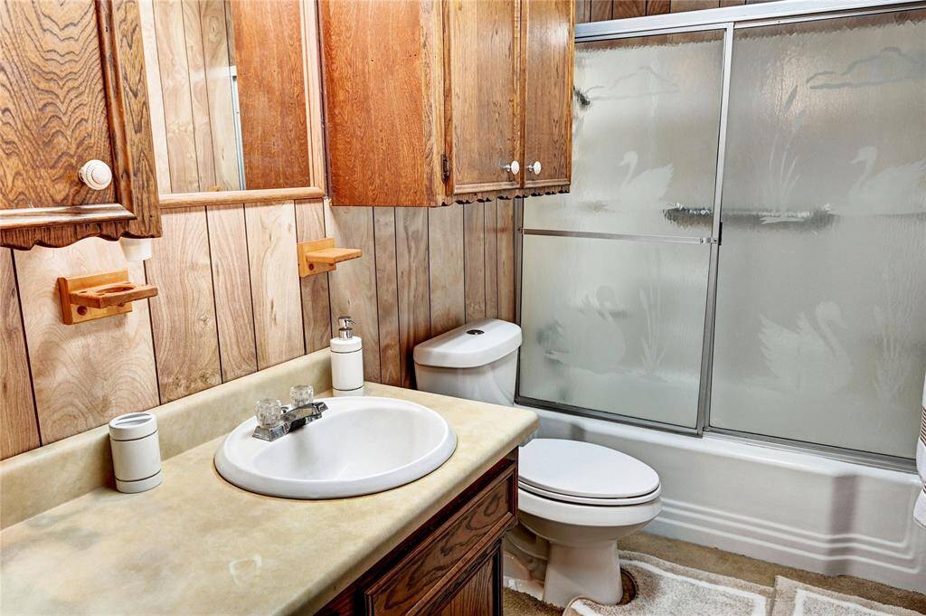 Tub-shower combo!
