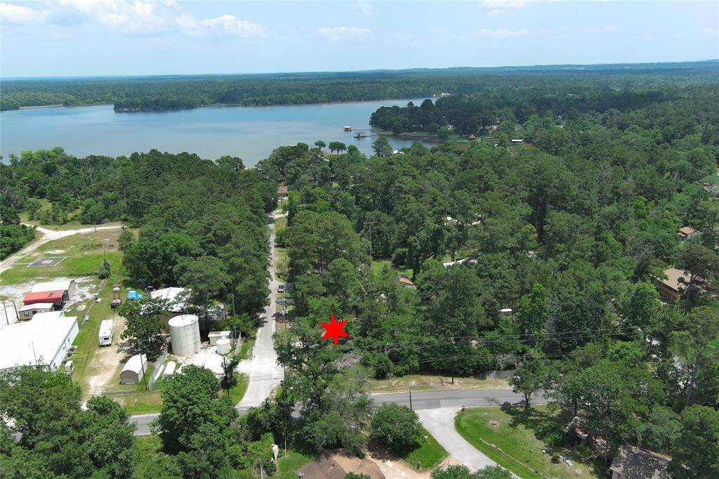 Just minutes to Lake Livingston and boat launch.