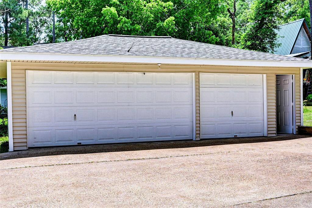 30x20 Garage! For all your lake needs or great workshop!