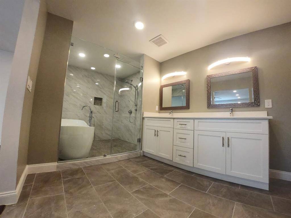 Master Bathroom at its best. All wet areas are together! All permitted plumbing work done here!