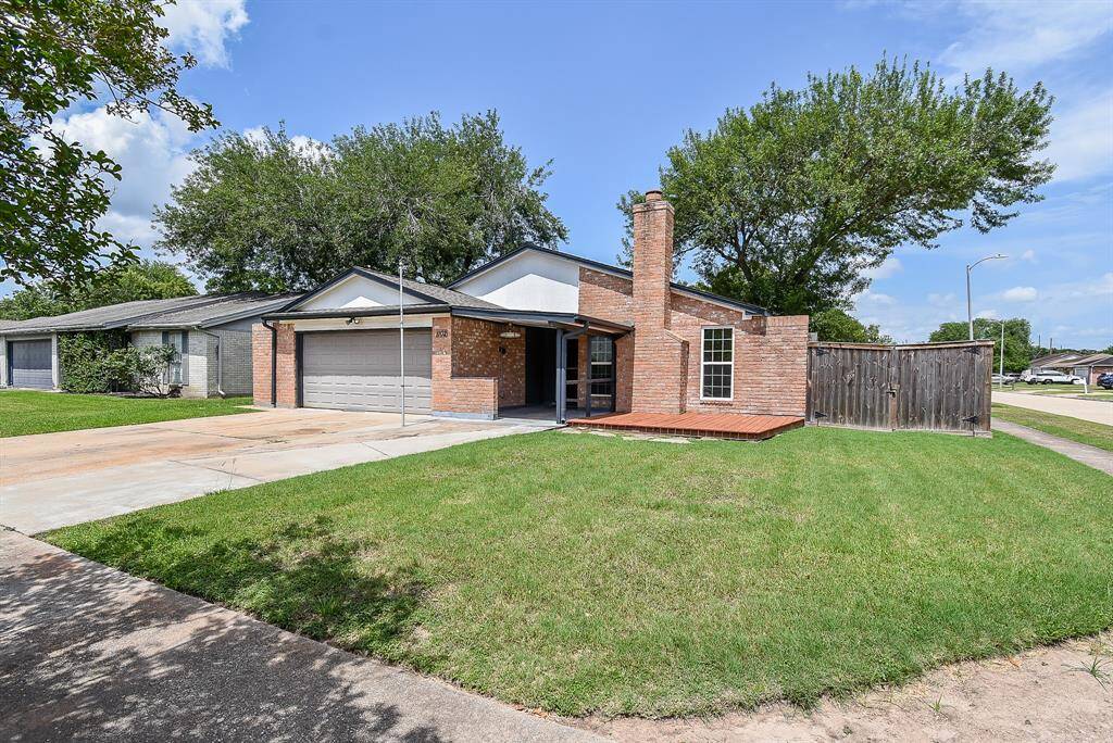 Charming corner lot on a peaceful cul-de-sac, offering ultimate privacy.