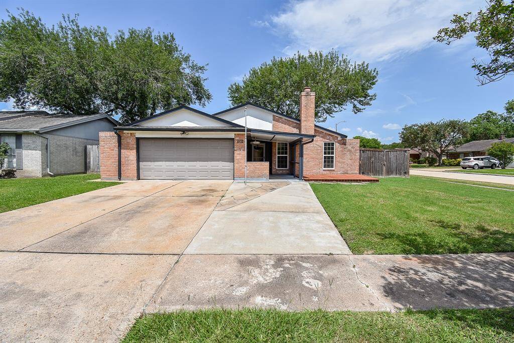 Discover Covington Woods in Sugar Land, TX, featuring a community pool, parks, and easy access to shopping, healthcare, and entertainment.