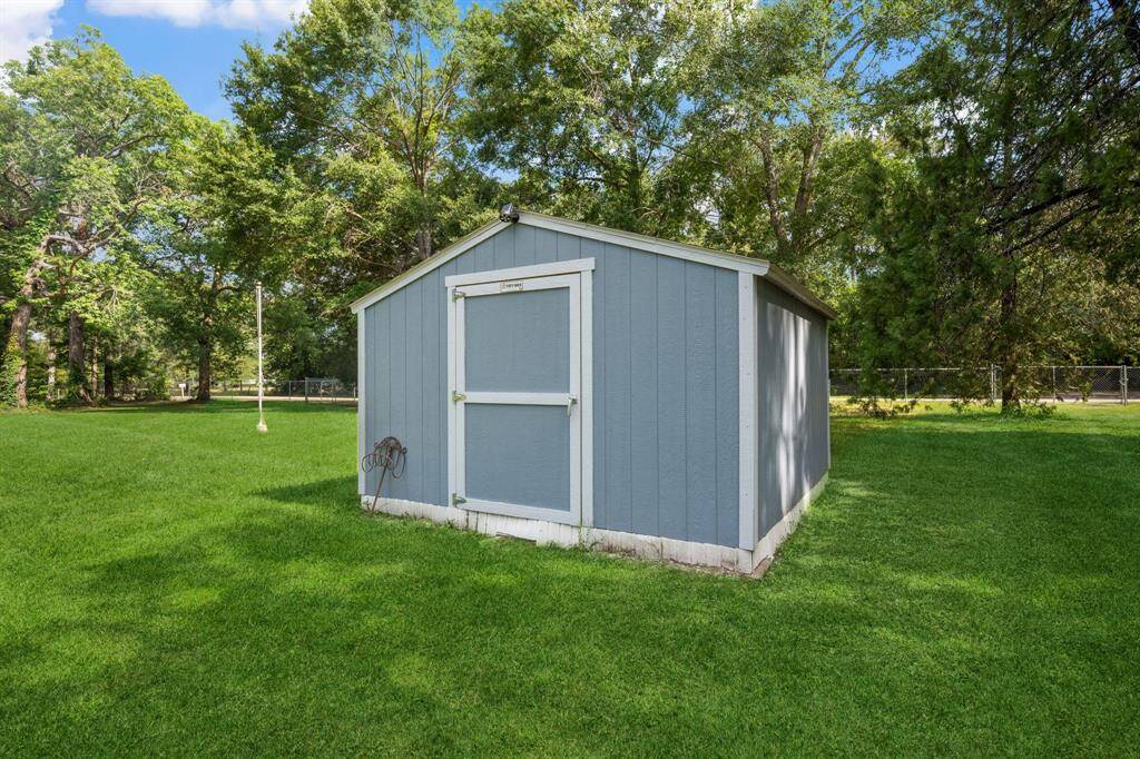 The well house has a brand new tank and other parts,