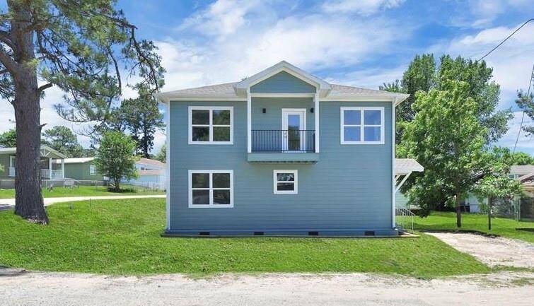 Side of home with balcony giving you a stunning view of Lake Livingston