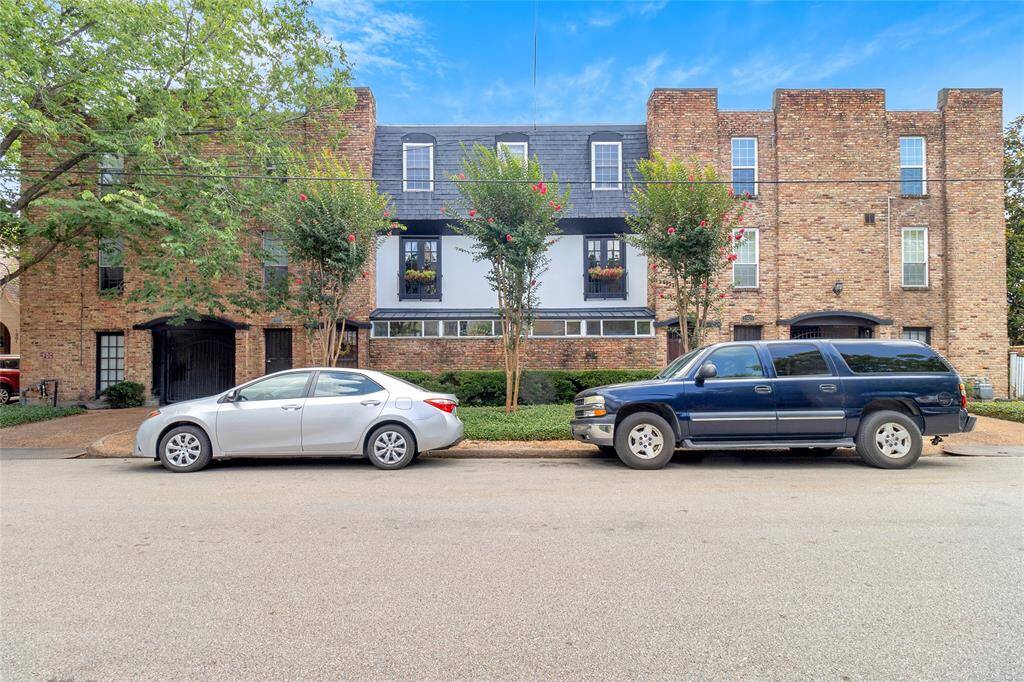 Charming city condo nestled in a quiet neighborhood, offering the perfect blend of urban convenience and peaceful living.