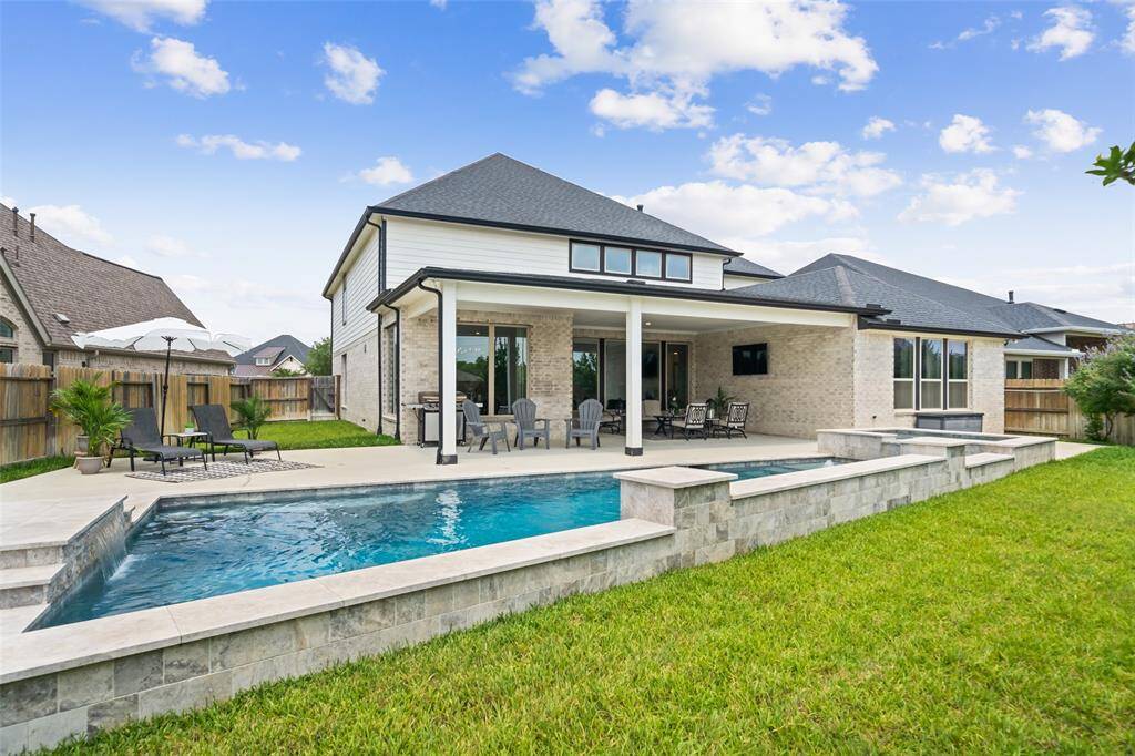 Backyard features stunning 8ft. deep pool with hot tub, sunshelf, water features, and heater. It also has premium equipment including an in-floor cleaning system, UV filter, and Ozone filter, making it easy to keep the water clean and sparkling blue to enjoy all year round.
