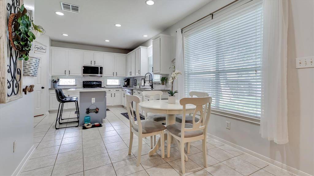 Breakfast area and kitchen.