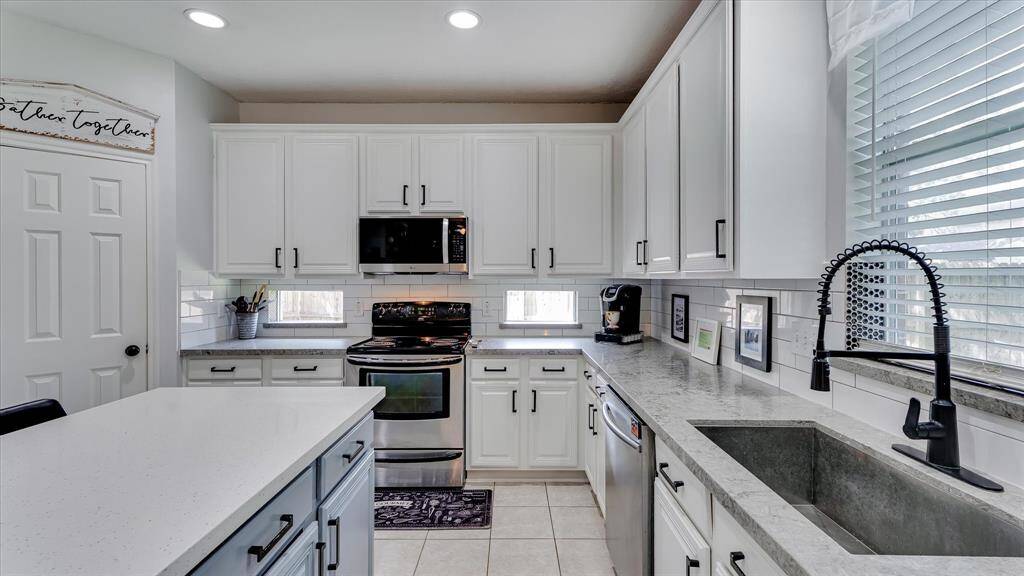 Beautiful updated kitchen!