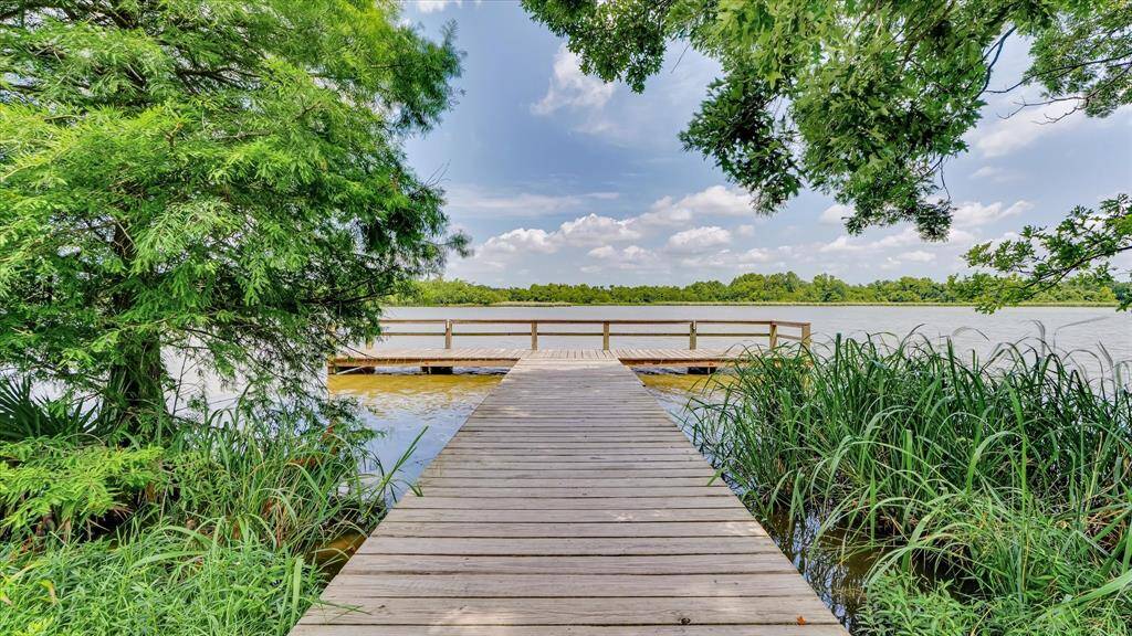 Resident's private lake view park and pier located on Lake Houston.