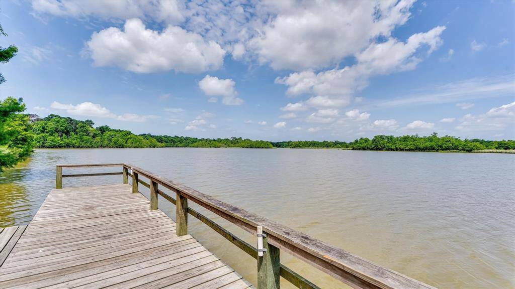 Enjoy the view as you fish off the Kings River Lakeview Park pier.
