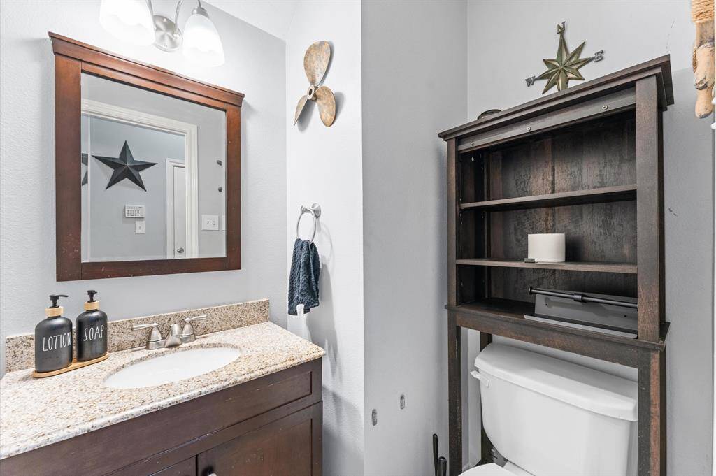 1st floor half bathroom!