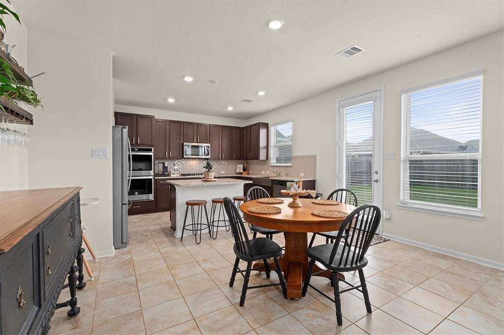 Breakfast room (15 x 9)View from Hallway