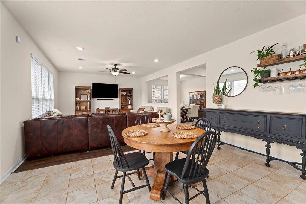 Breakfast room (15 x 9) View from Kitchen to Living Room