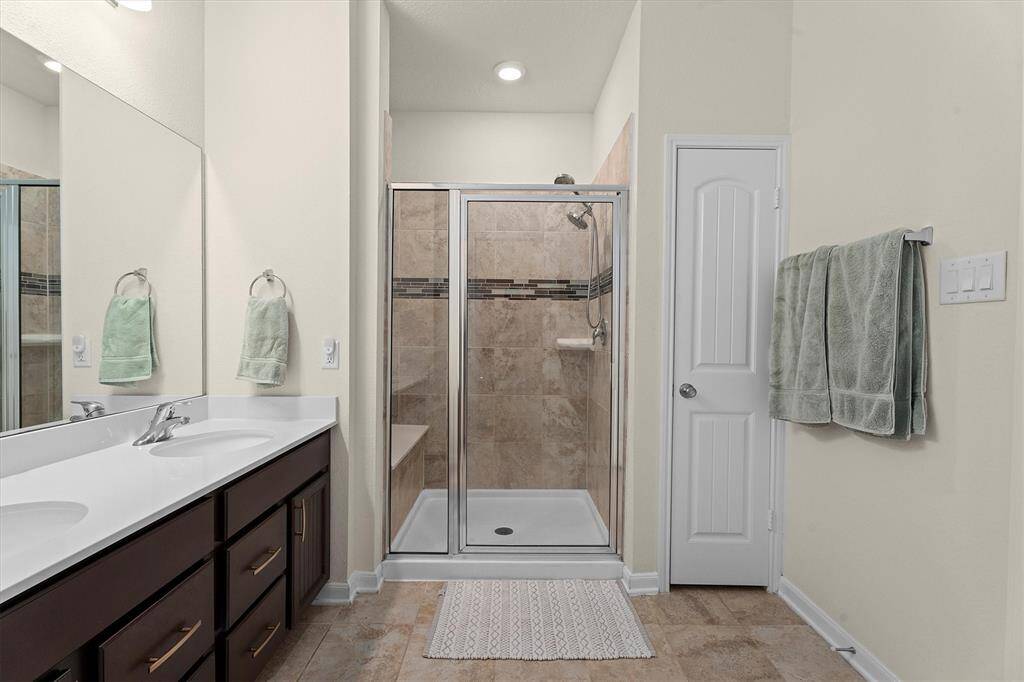 Owner's Bathroom (13 x 8) View from Toilet Closet door