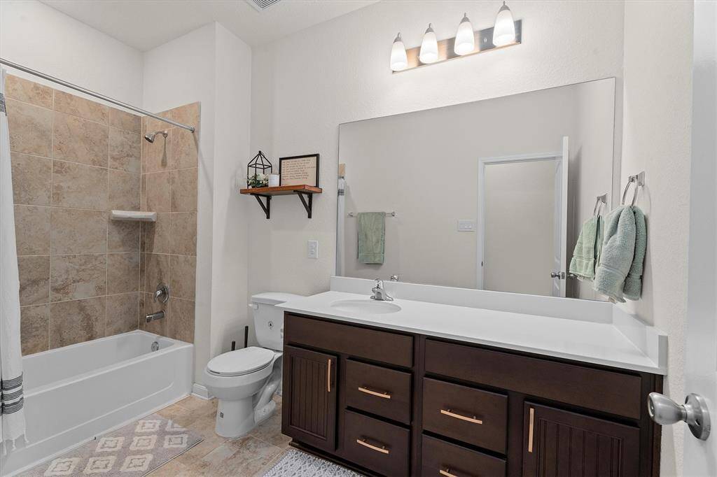 Bathroom 2 of 2 (10 x 6)