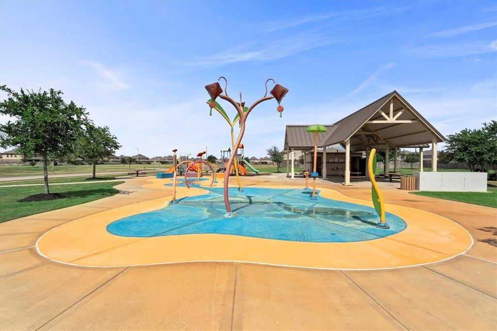 Subdivision Splash pad with covered picnic area.