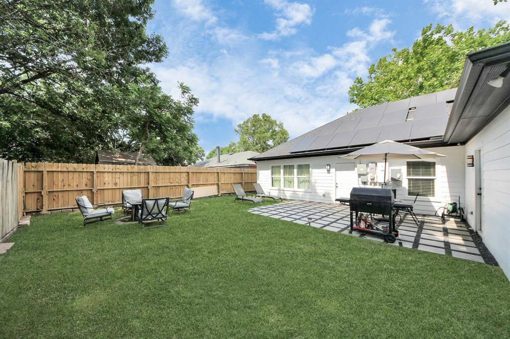 Great backyard space!