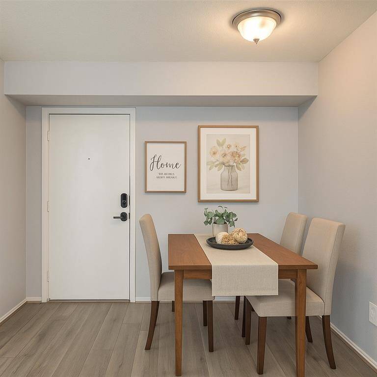 Breakfast nook at entry