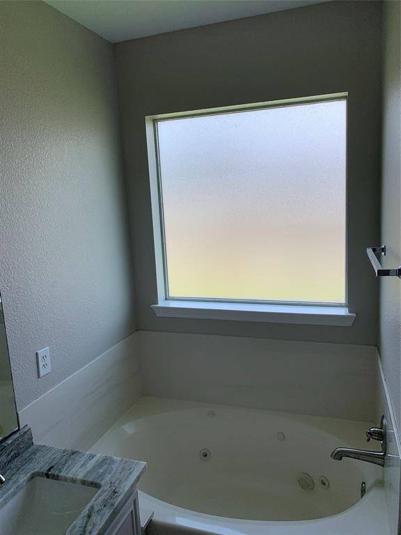 Garden style tub