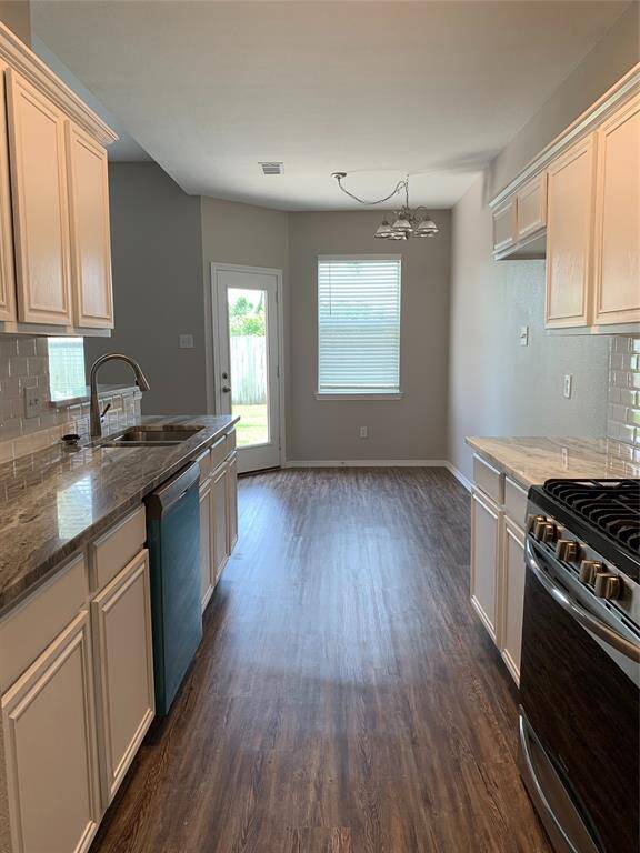 Kitchen-Dining Combo