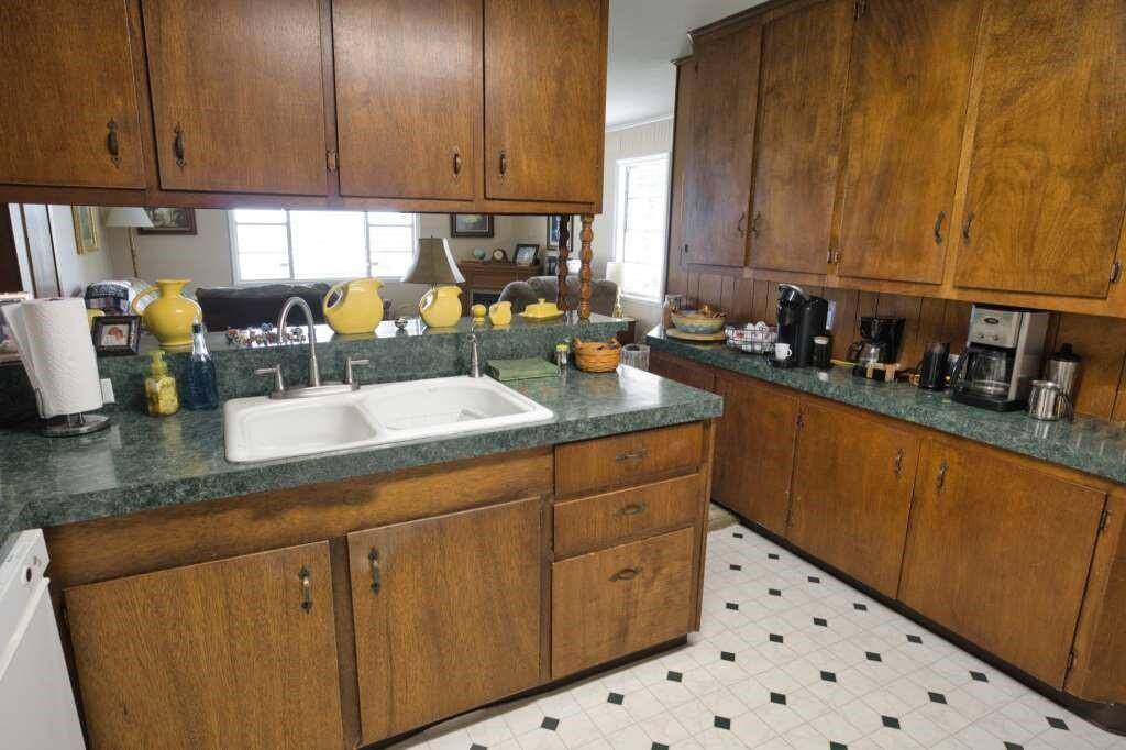 Breakfast bar to the dining area