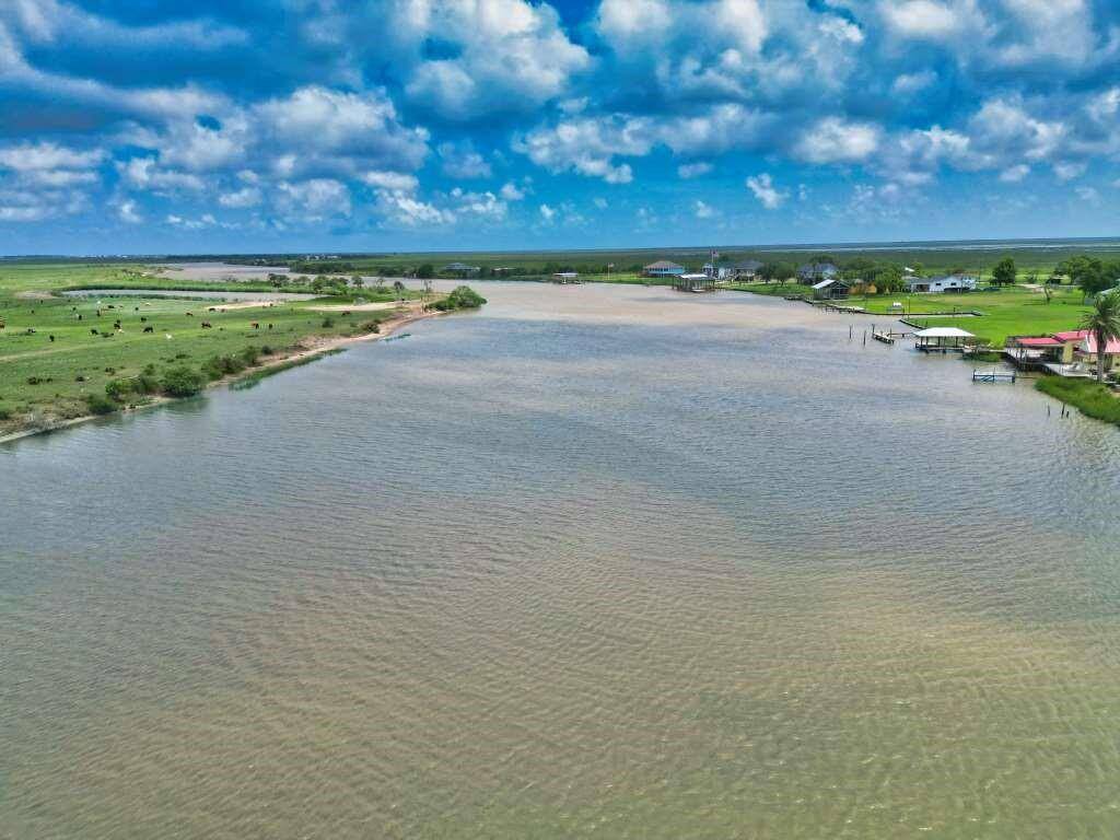 Down River view.  Approx 10 minutes to the Intercoastal waterway