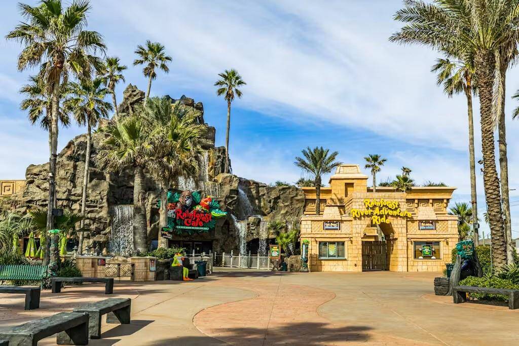 Walk to top attractions and dining, including Rainforest Cafe, just steps from your front door.