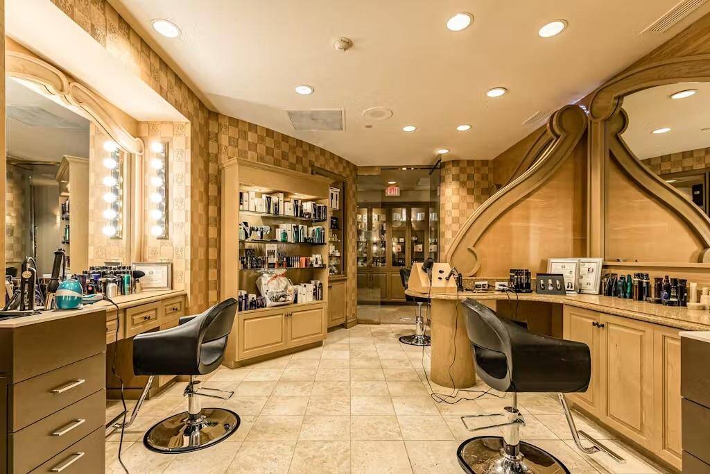The San Luis offers a full-service salon and spa, so pamper yourself without ever leaving home.