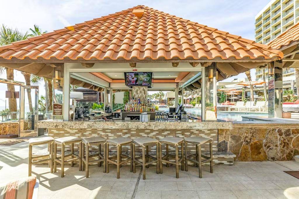 Mingle with friends at the poolside bar- perfect for watching the game or enjoying pre-dinner cocktails.