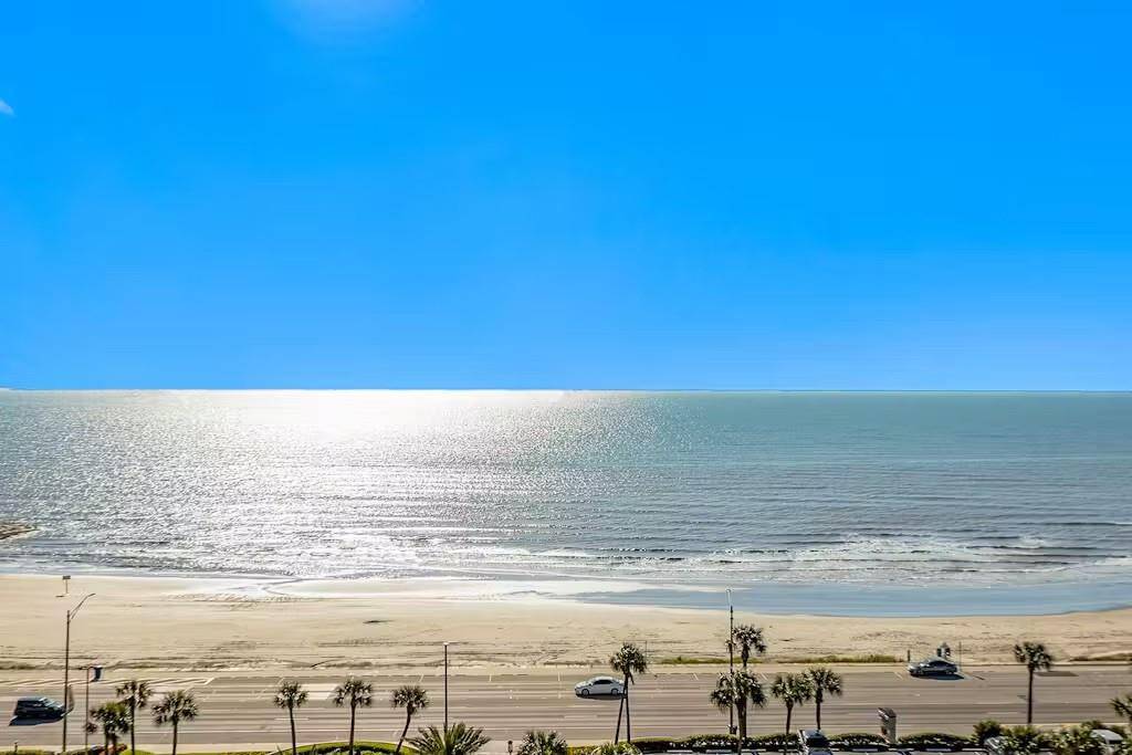 Welcome to the beautiful beaches of Galveston Texas!