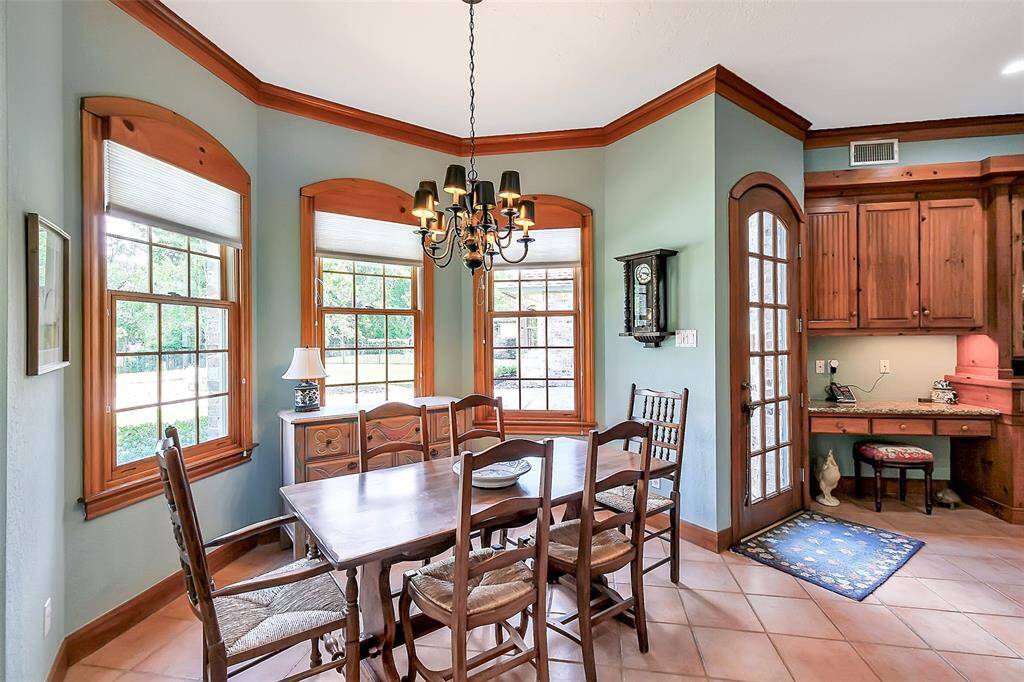 Quaint Breakfast area