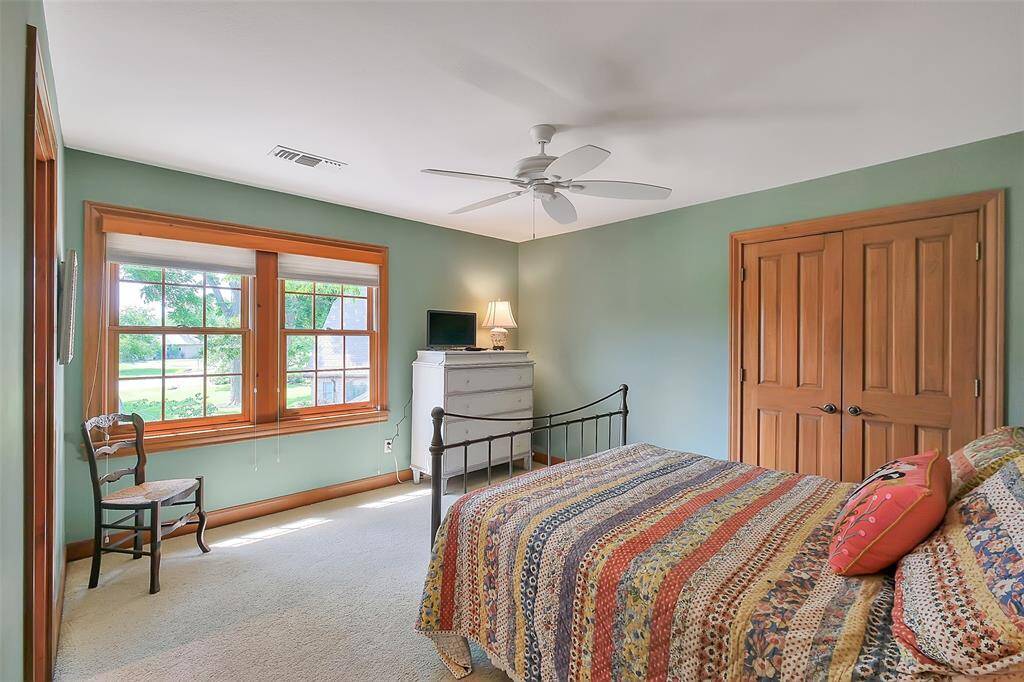 Secondary bedroom