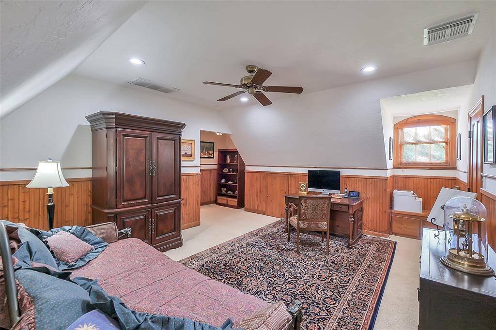 Another view of the secondary bedroom